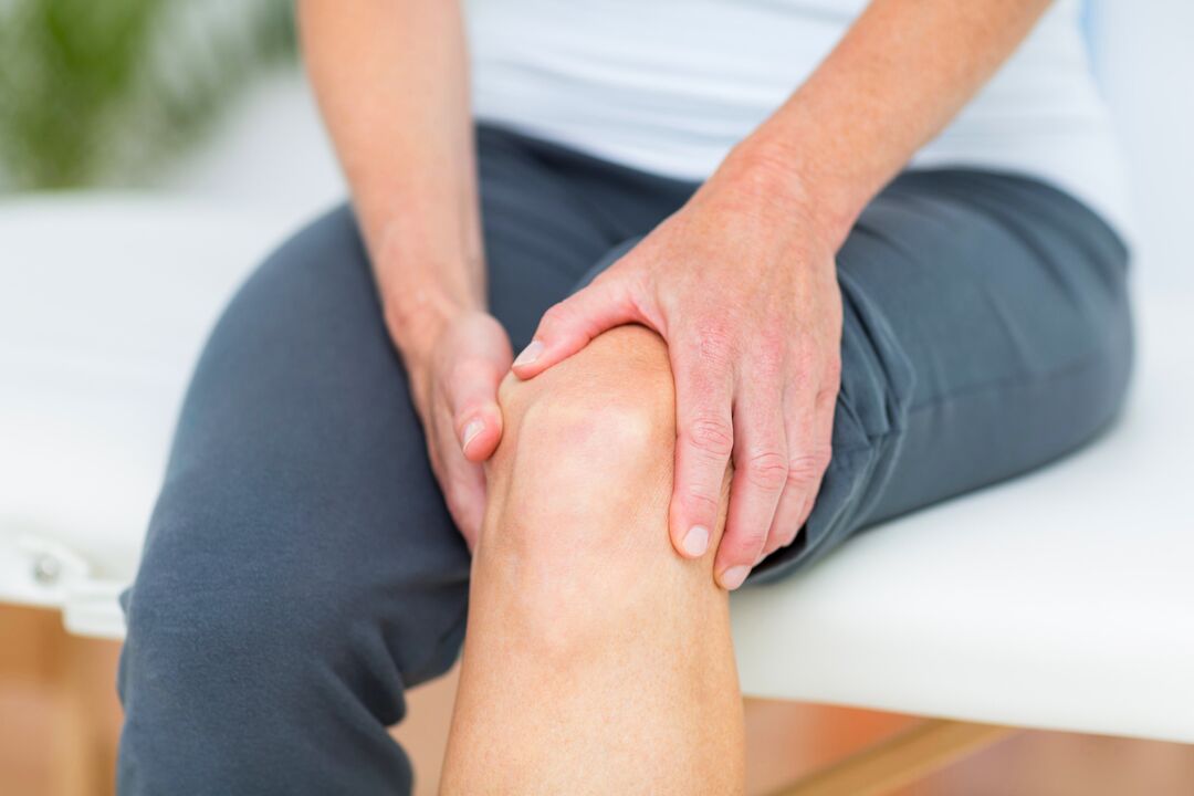 Многие люди испытывают боли в суставах рук и ног. 